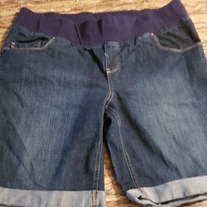 Maternity shorts